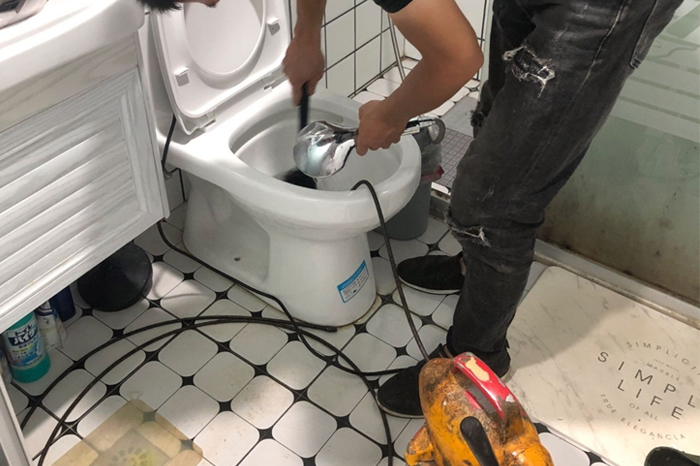 蒙山马桶堵塞自己疏通还是找师傅？专业上门服务让你省时更省心